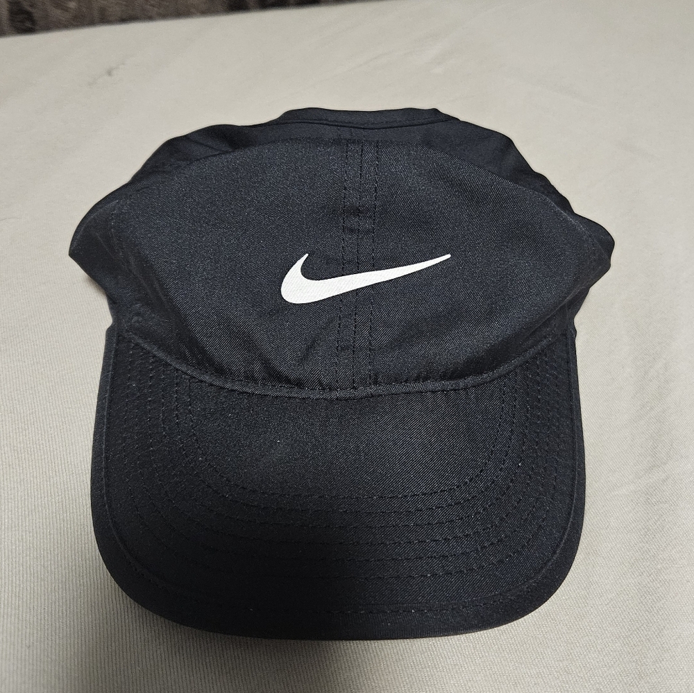 Nike Featherlight Dri-Fit Cap